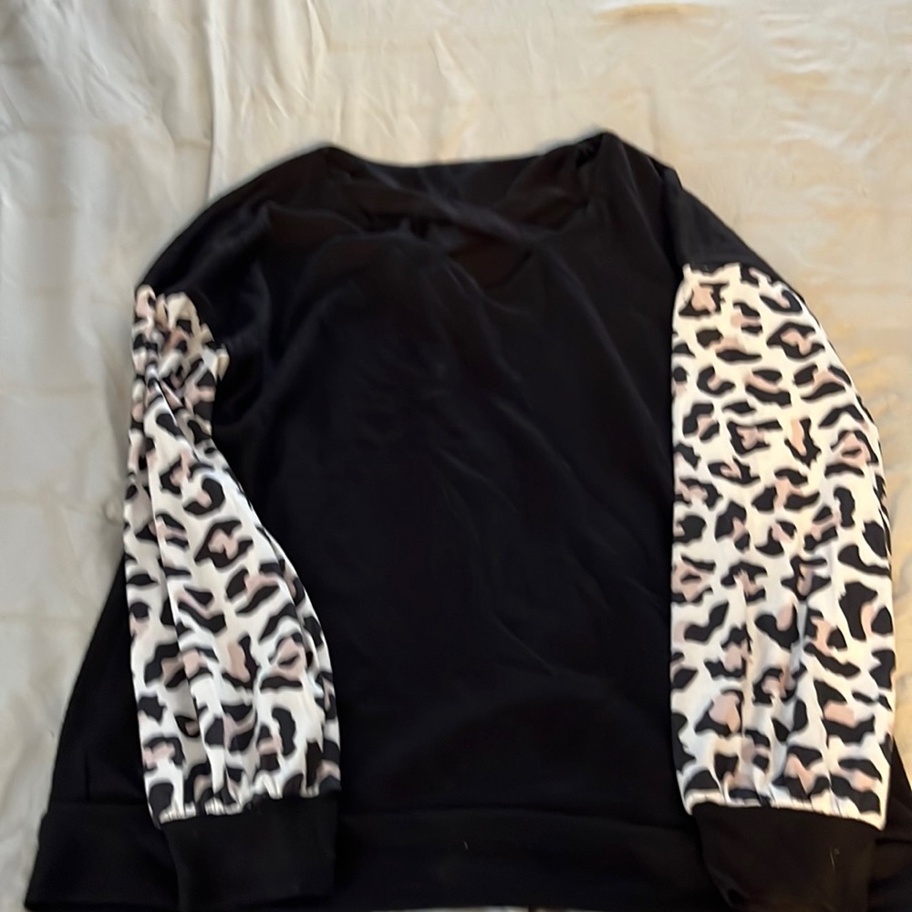 Leapord Sleeve Black Sweater